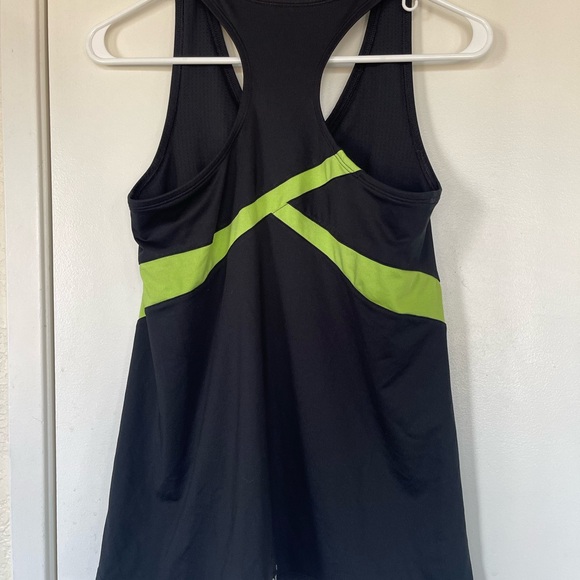 Under Armour tank size M - Picture 3 of 6